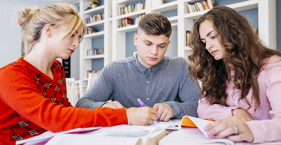 Choose-Thesis-Writing-Services-UK-for-Referencing-Support